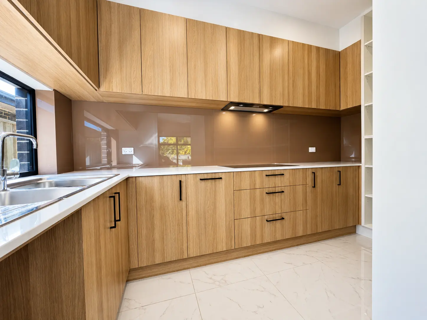Glass kitchen splashback